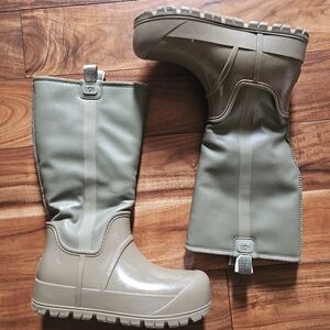 NWOT Tall UGG Boots, sz 9